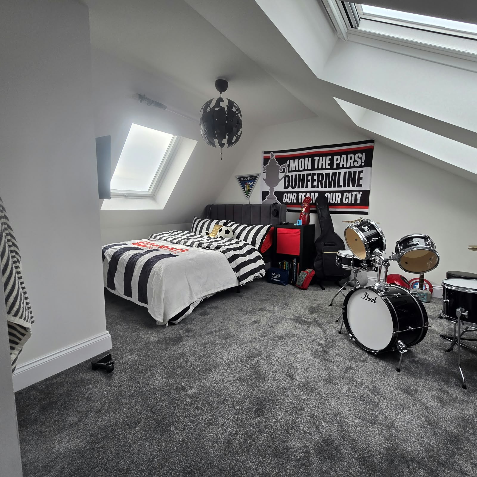 Bedroom in the roof with skylights