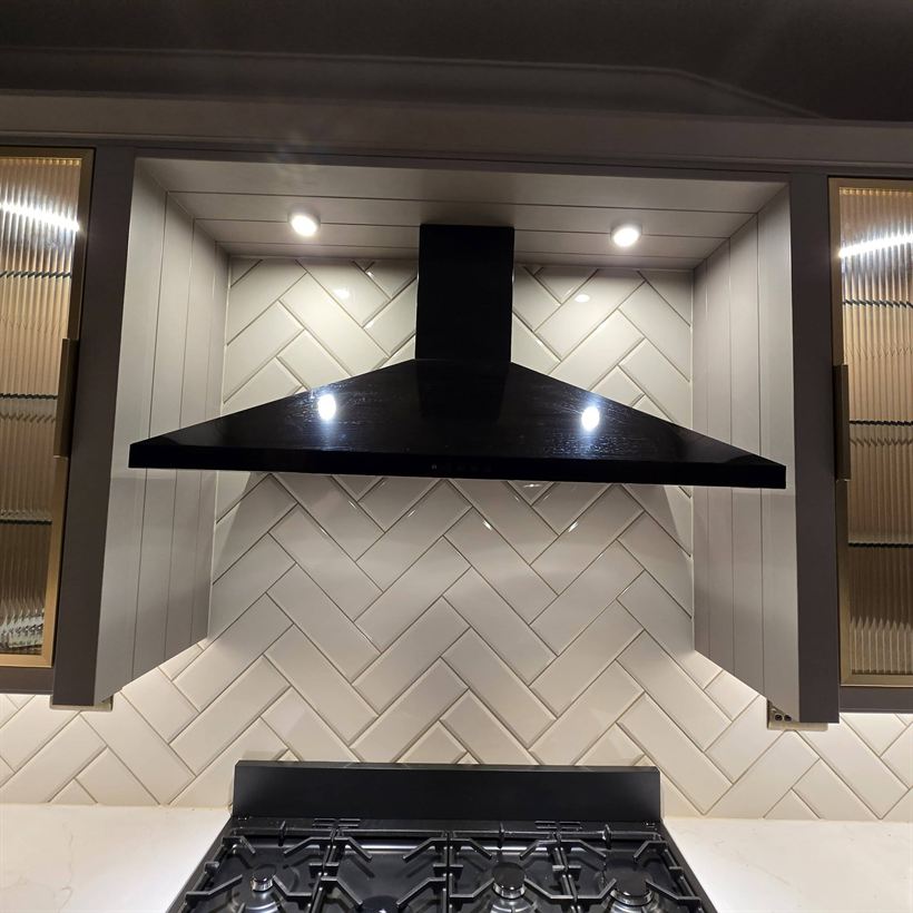 Range cooker with herringbone tiled chimney canopy